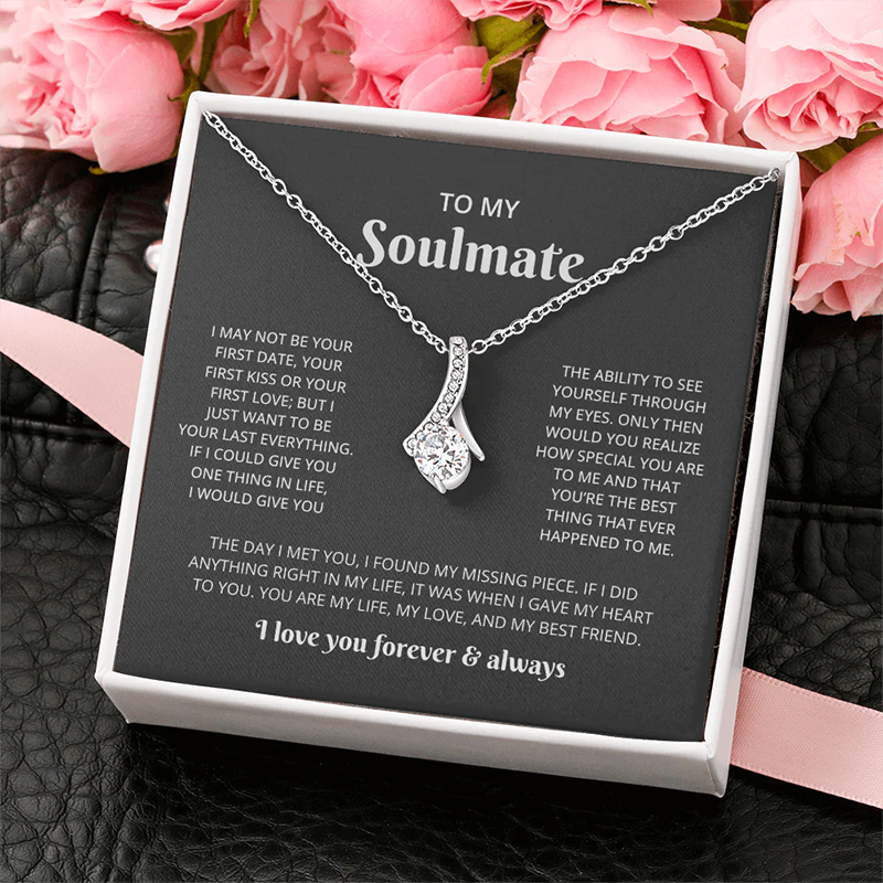 Interlocking Heart Pendant Necklace