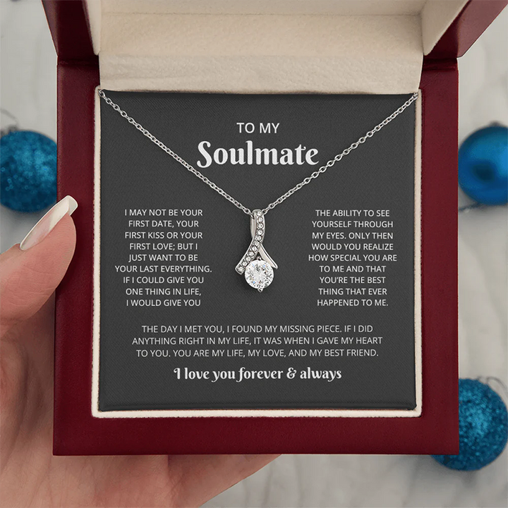 Interlocking Heart Pendant Necklace