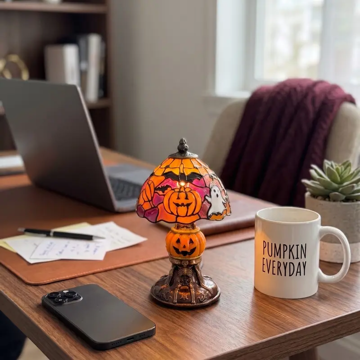 Vintage-style pumpkin and bat pattern table lamp