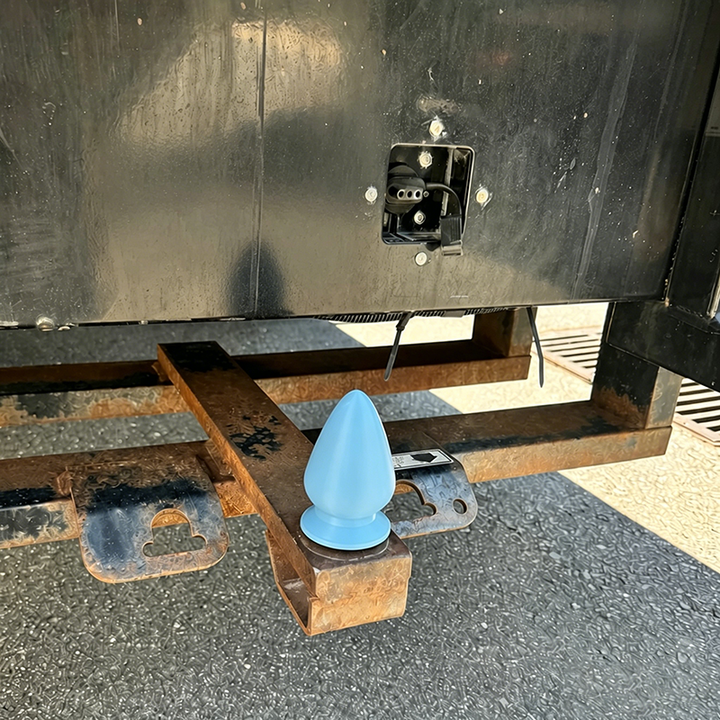 Magnetic cover for rear trailer hitch ball