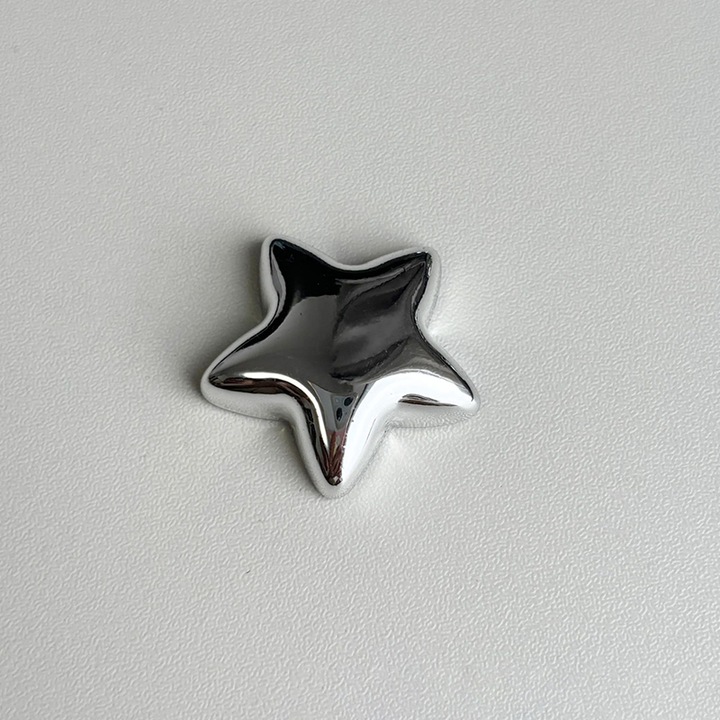 Silver star-shaped decorative fridge magnet