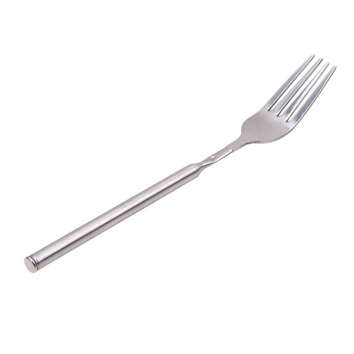 Portable retractable cutlery