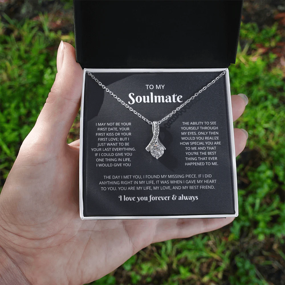 Interlocking Heart Pendant Necklace