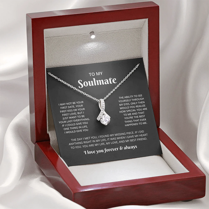 Interlocking Heart Pendant Necklace