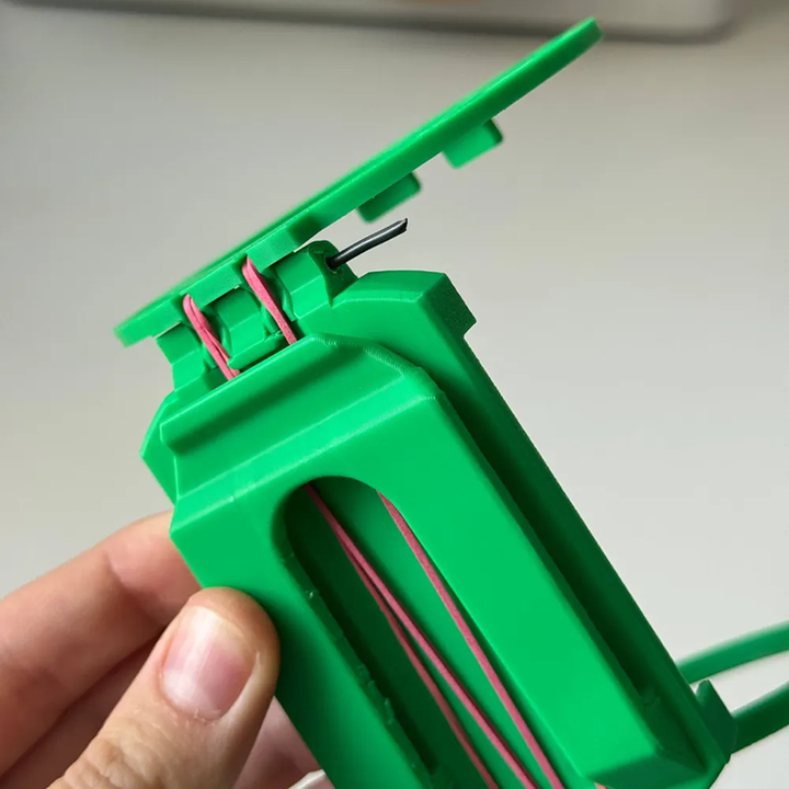 Foldable belt drink holder