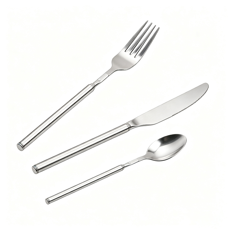 Portable retractable cutlery